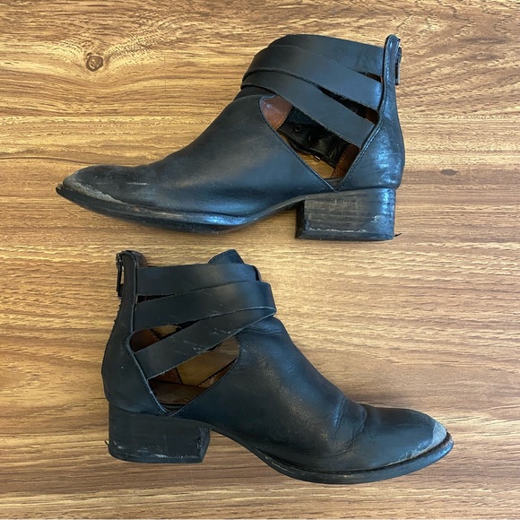 Jeffrey Campbell Everly Ankle Boot - Black - Picture 2 of 5